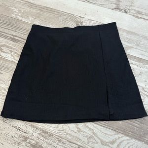 Black mini skirt. Size medium.